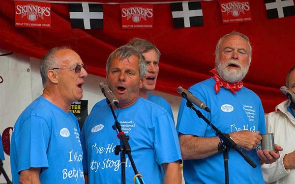 Nhộn nhịp lễ hội b&ecirc;n bờ biển nước Anh